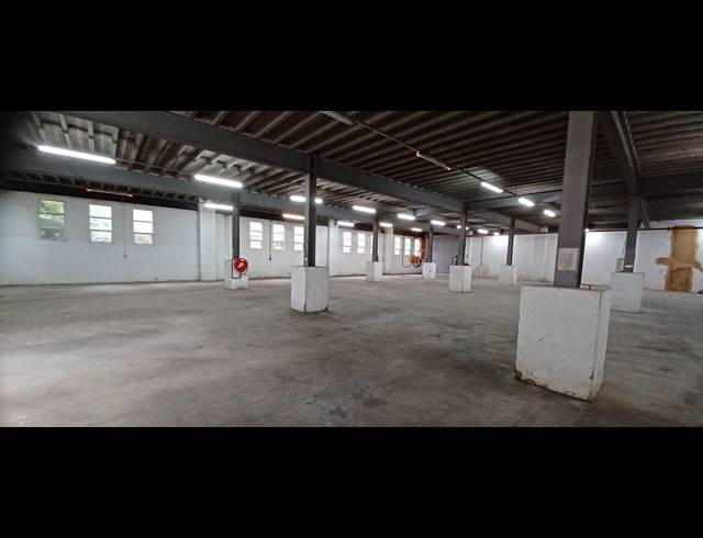 1,127M² WAREHOUSE TO LET IN NEW GERMANY